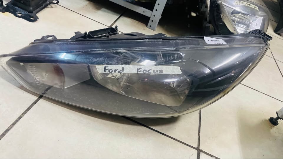 Ford Focus headlight - Private Seller Ford Focus headlight - Private Seller