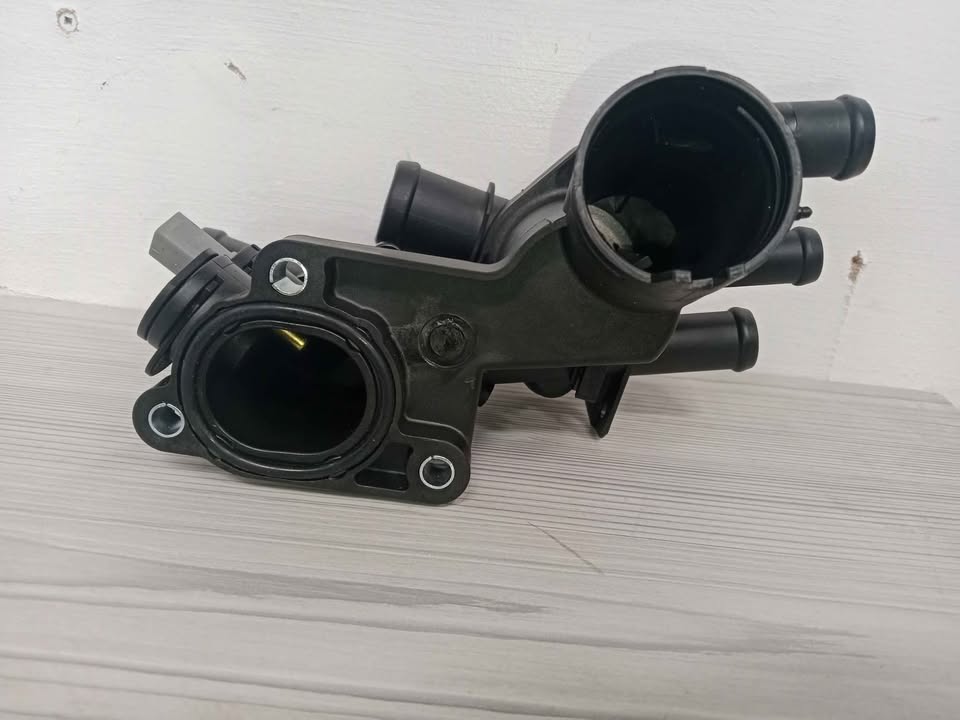 VW polo 1.4 Thermostat housing - Private Seller VW polo 1.4 Thermostat housing - Private Seller