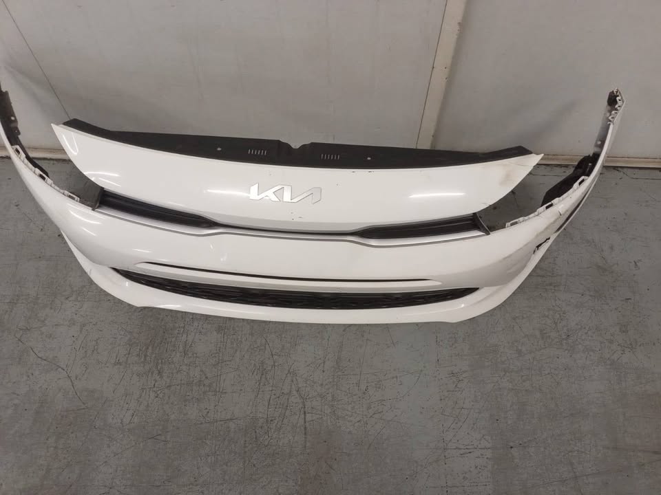 2024 Kia Rio Complete Bumper - Private Seller 2024 Kia Rio Complete Bumper - Private Seller