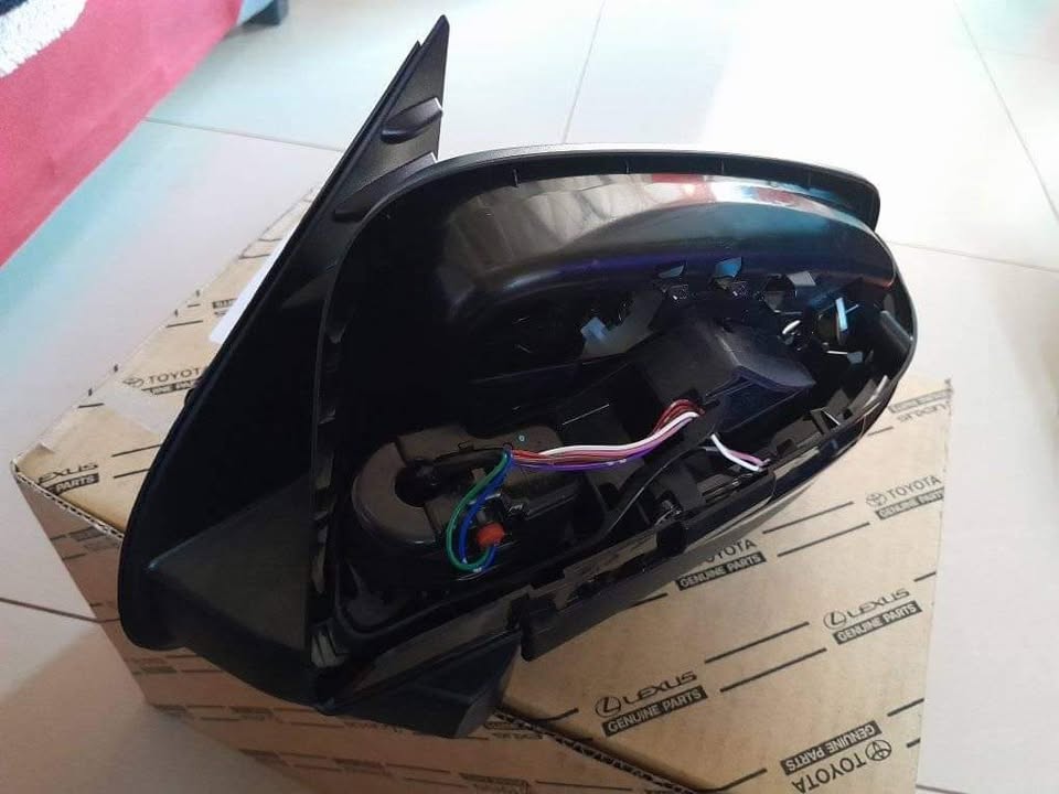 Toyota hilux Gd6 Mirror - Private Seller Toyota hilux Gd6 Mirror - Private Seller
