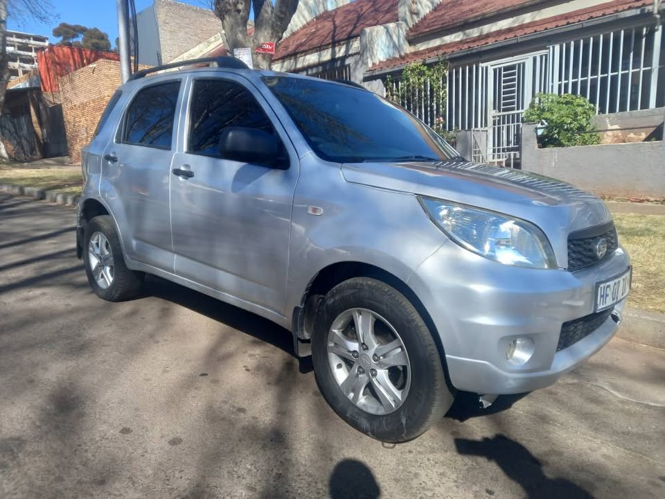 2010 DAIHATSU TERIOS 1.5 PETROL, MANUAL, SILVER, 93000KMS