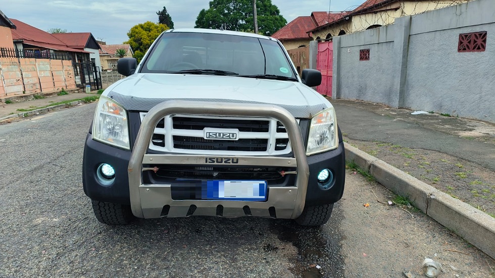 2011 Isuzu KB250 SuperCab Extended Bakkie Manual Fabric Seats Good Ord