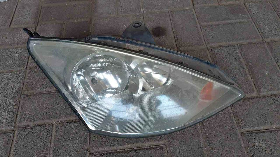 Ford focus headlight For Sale - Private Seller Ford focus headlight For Sale - Private Seller