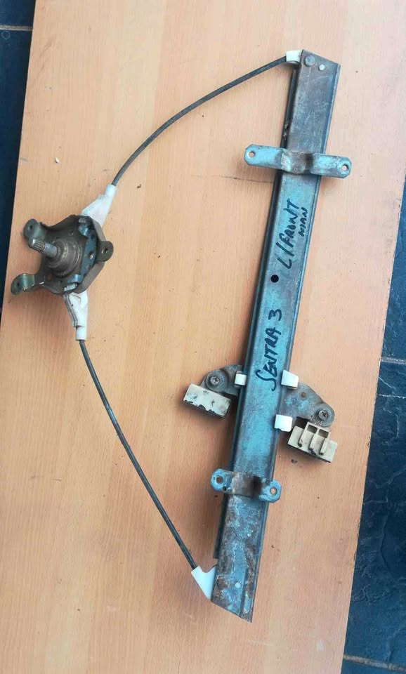 Nissan sentra 3/4window mechanism manual left front - Private Seller Nissan sentra 3/4window mechanism manual left front - Private Seller
