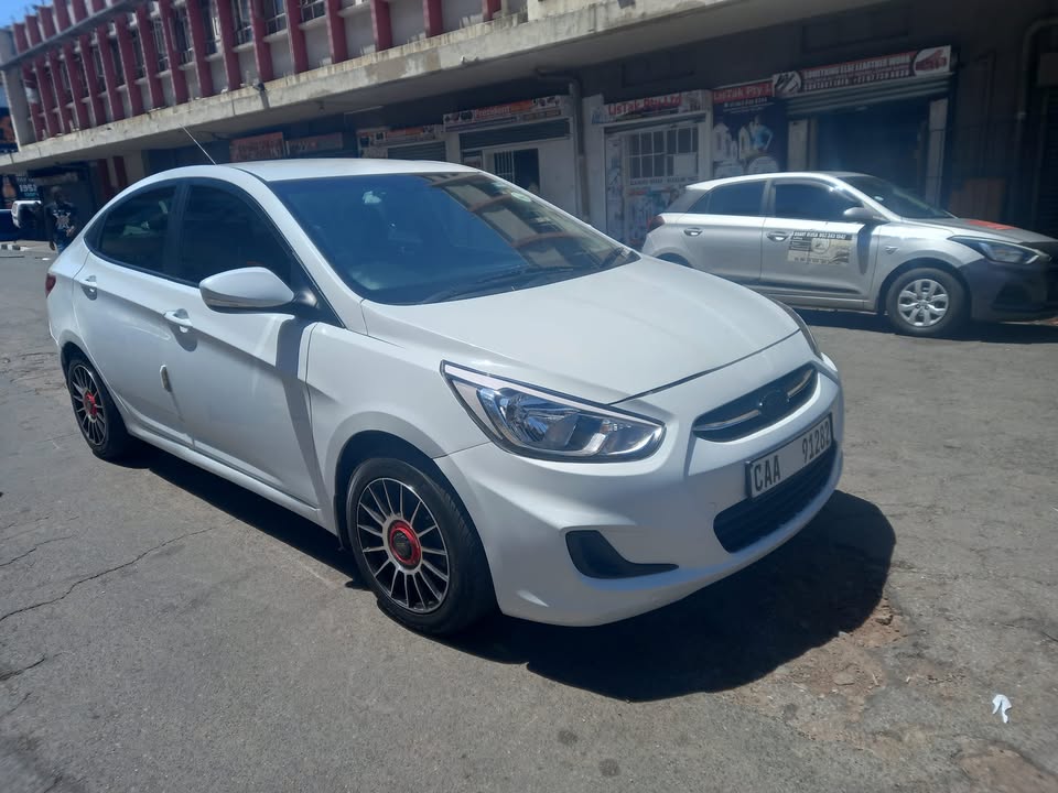 2020 HYUNDAI ACCENT 1.6 PETROL, MANUAL TRANSMISSION, WHITE COLOUR