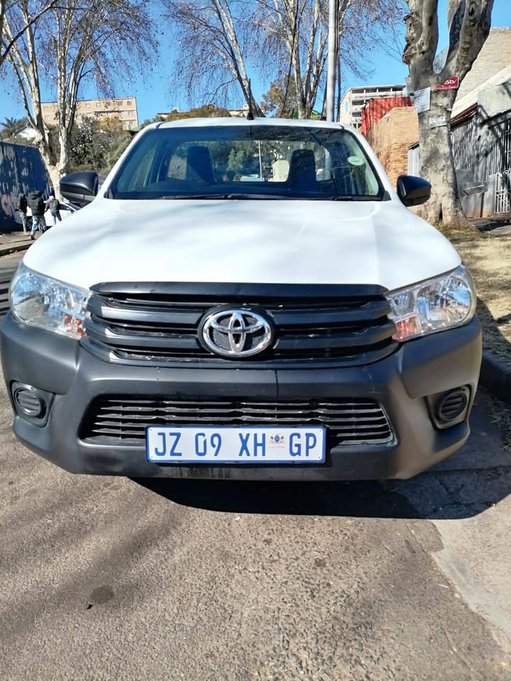 2021 TOYOTA HILUX SINGLE CAB 2.0 VVTI LOW RIDER IN EXCELLENT CONDITION