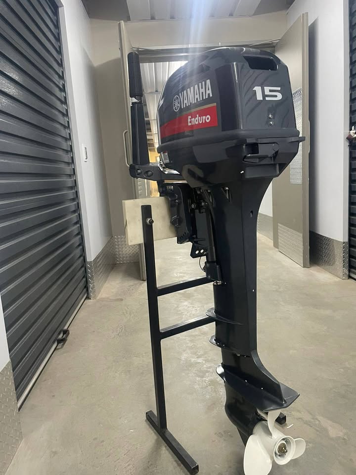 15 HP Yamaha motor