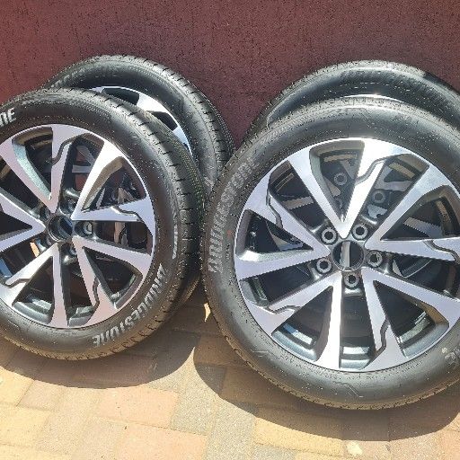 TOYOTA CROSS B/NEW 18IN MAGS AND TYRES - Private Seller