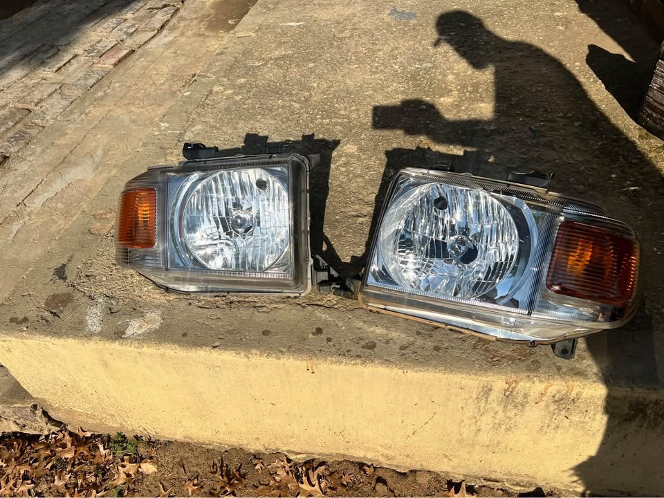 Toyota Land Cruiser 76 headlights - Private Seller Toyota Land Cruiser 76 headlights - Private Seller