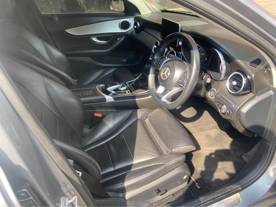2017 MercedesBenz C200 AMG 131000km