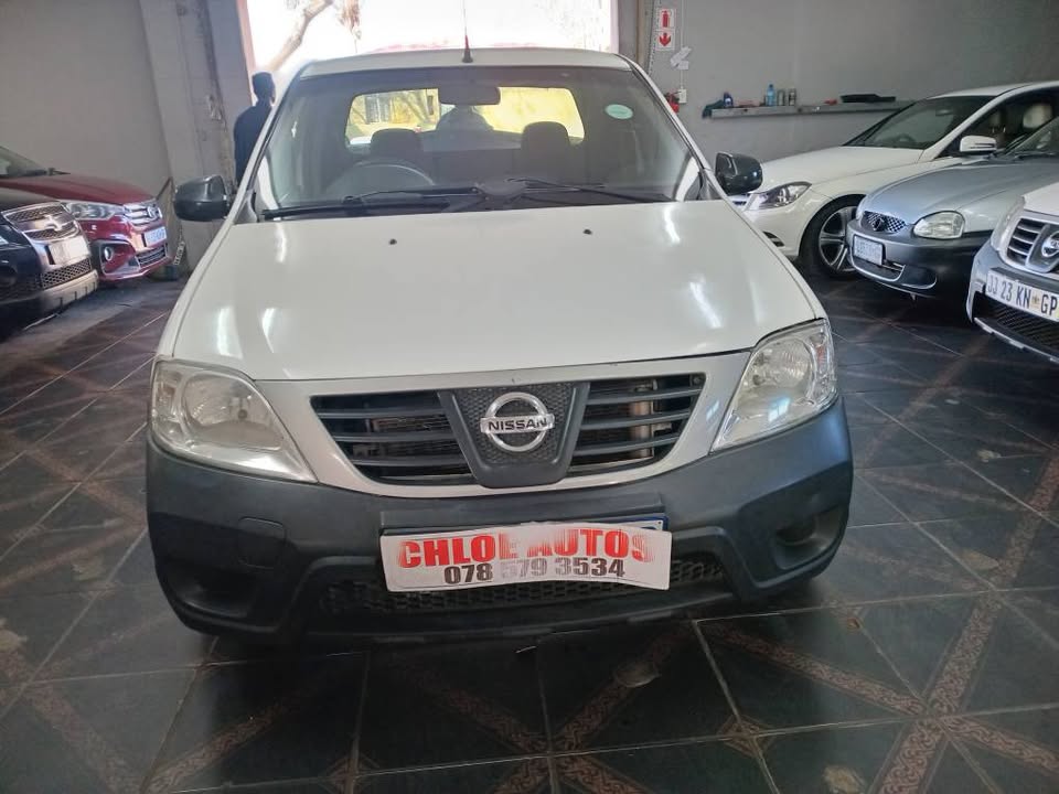 2016 Nissan np200 1.6i Manual Sparekey White color  109000km