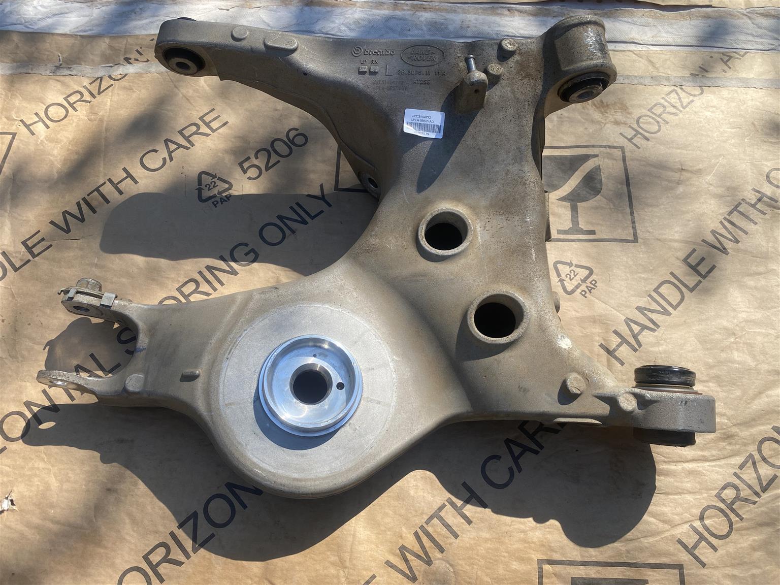 2023 LAND ROVER DEFENDER LEFT REAR CONTROL ARM FOR SALE. IN PRISTINE CONDITION