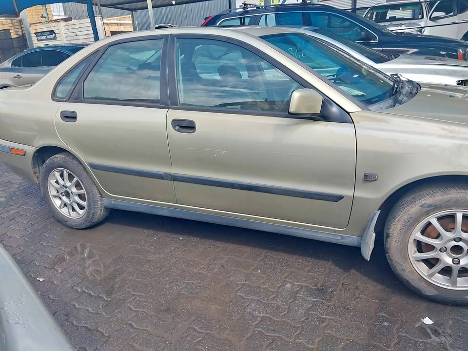 Volvo S40 2.0ltr T 2002 stripping for spares - Private Seller Volvo S40 2.0ltr T 2002 stripping for spares - Private Seller