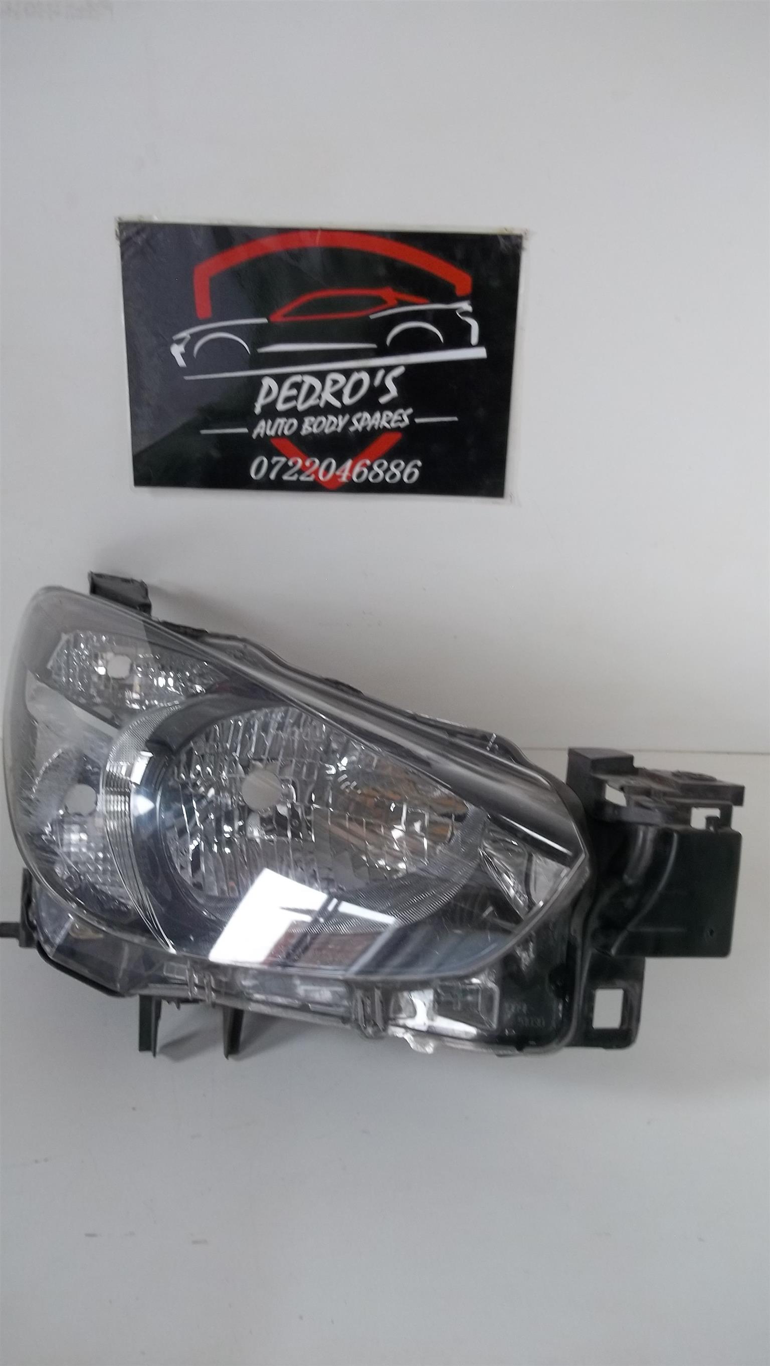 Mazda 2 Right Headlight - Private Seller Mazda 2 Right Headlight - Private Seller