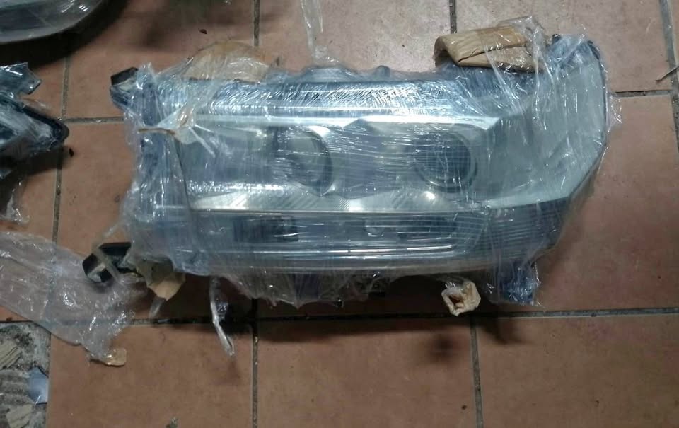 Toyota Land Cruiser 200 series headlight - Private Seller Toyota Land Cruiser 200 series headlight - Private Seller