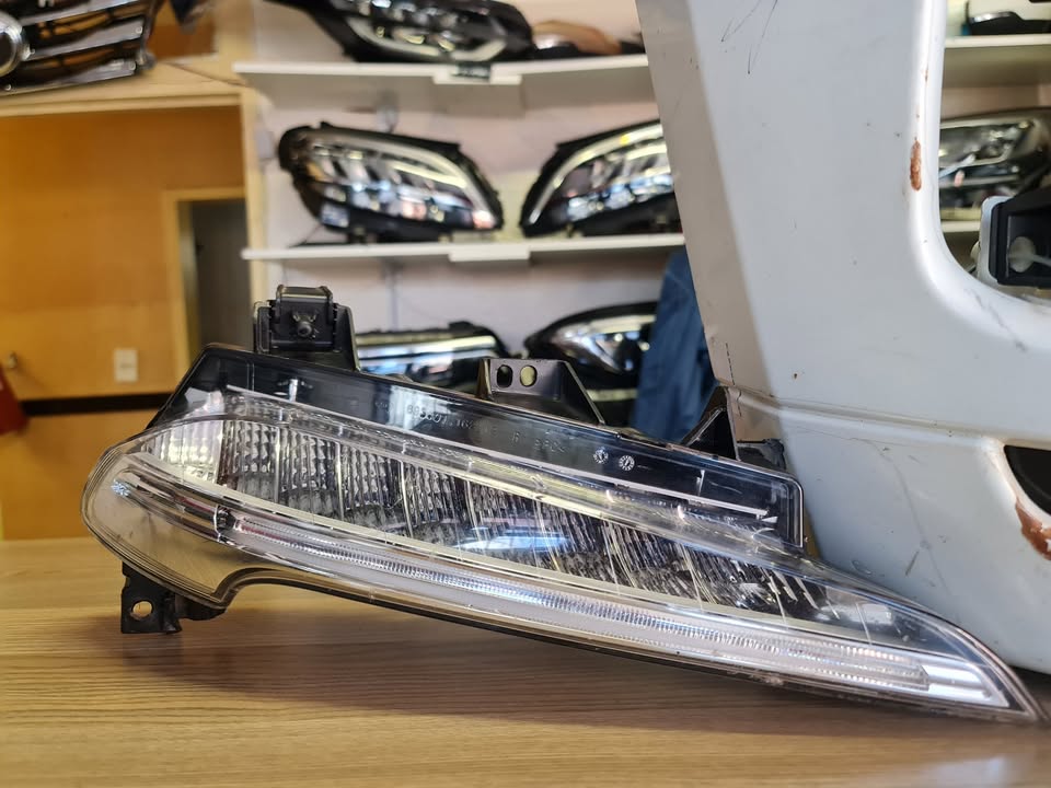 2018 PORSCHE CARRERA 911 (991.1) RIGHTSIDE FOG LIGHT IN AN EXCEPTIONAL CONDITION - Private Seller 2018 PORSCHE CARRERA 911 (991.1) RIGHTSIDE FOG LIGHT IN AN EXCEPTIONAL CONDITION - Private Seller