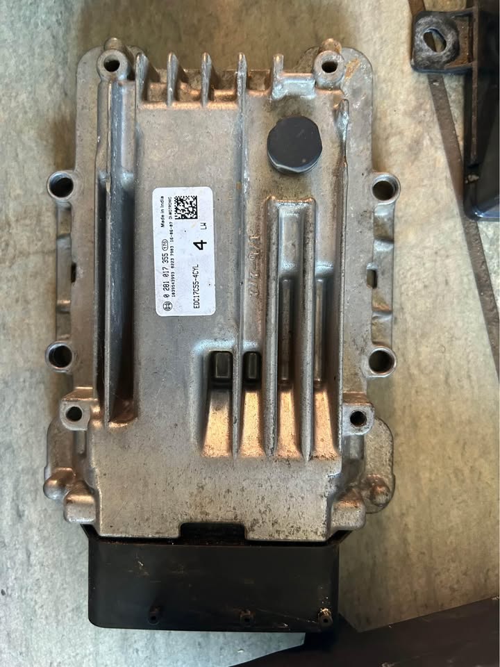 Mahindra Scorpio S10 SUV Lockset For Sale @Circle 7 Used Parts Call or WhatsApp - Private Seller