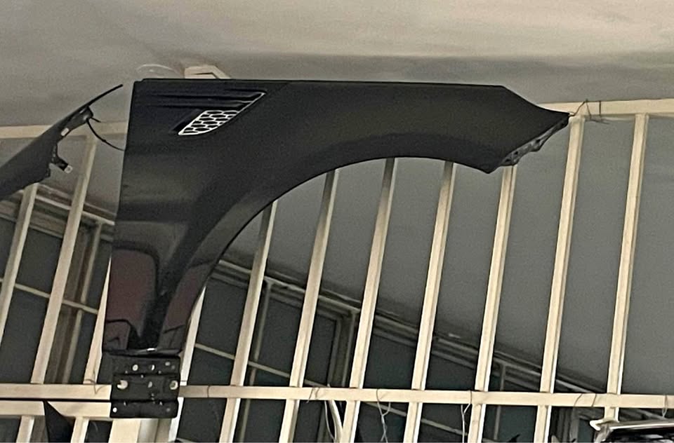 Land Rover Discovery 5 fenders - Private Seller Land Rover Discovery 5 fenders - Private Seller