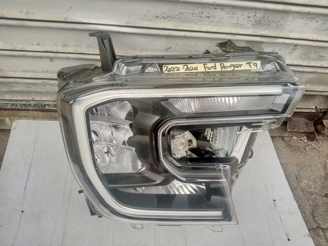 2022-2024 FORD RANGER T9 RIGHT SIDE HEADLIGHT FOR SALE - Private Seller 2022-2024 FORD RANGER T9 RIGHT SIDE HEADLIGHT FOR SALE - Private Seller