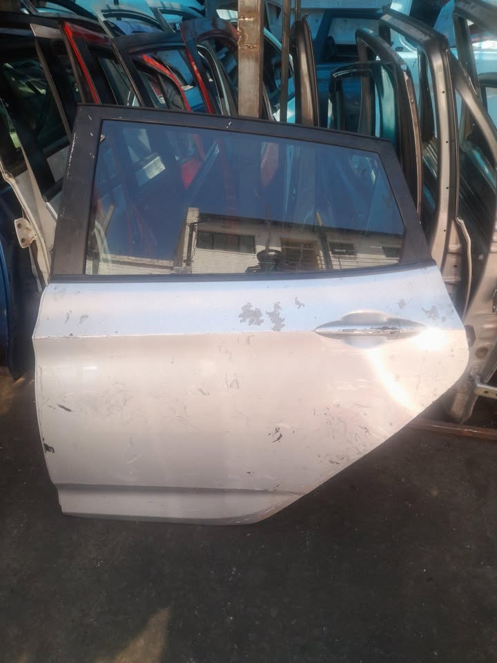 HYUNDAI ACCENT LEFT BACK DOOR AVAILABLE - Private Seller