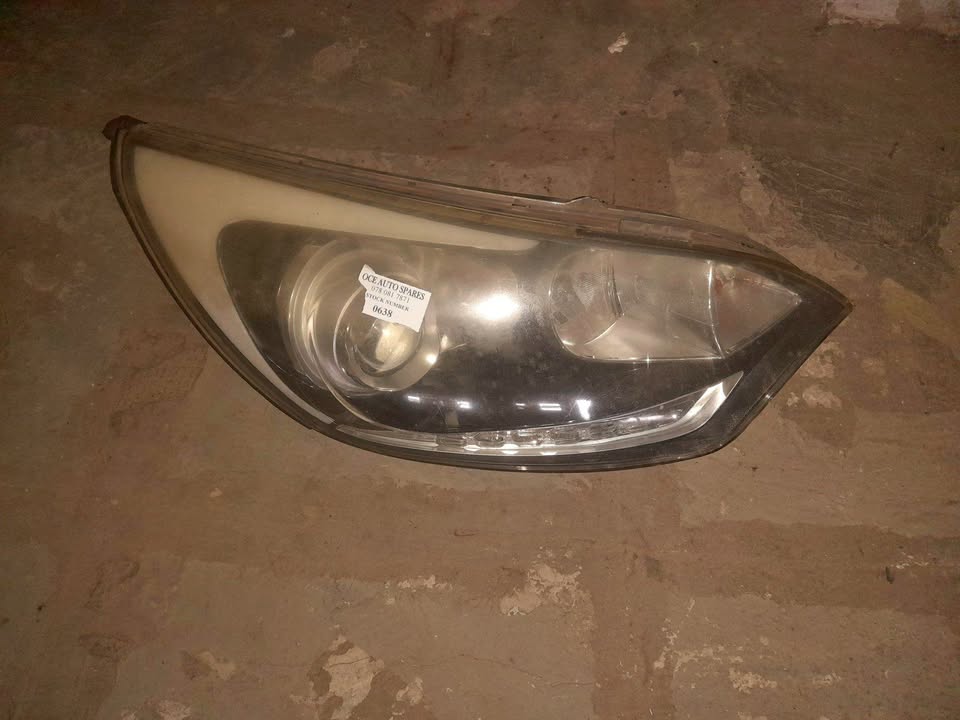 KIA RIO XENON HEADLIGHT AVAILABLE - Private Seller KIA RIO XENON HEADLIGHT AVAILABLE - Private Seller