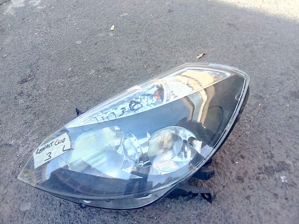Renault Clio 3 HEADLIGHT - Private Seller Renault Clio 3 HEADLIGHT - Private Seller