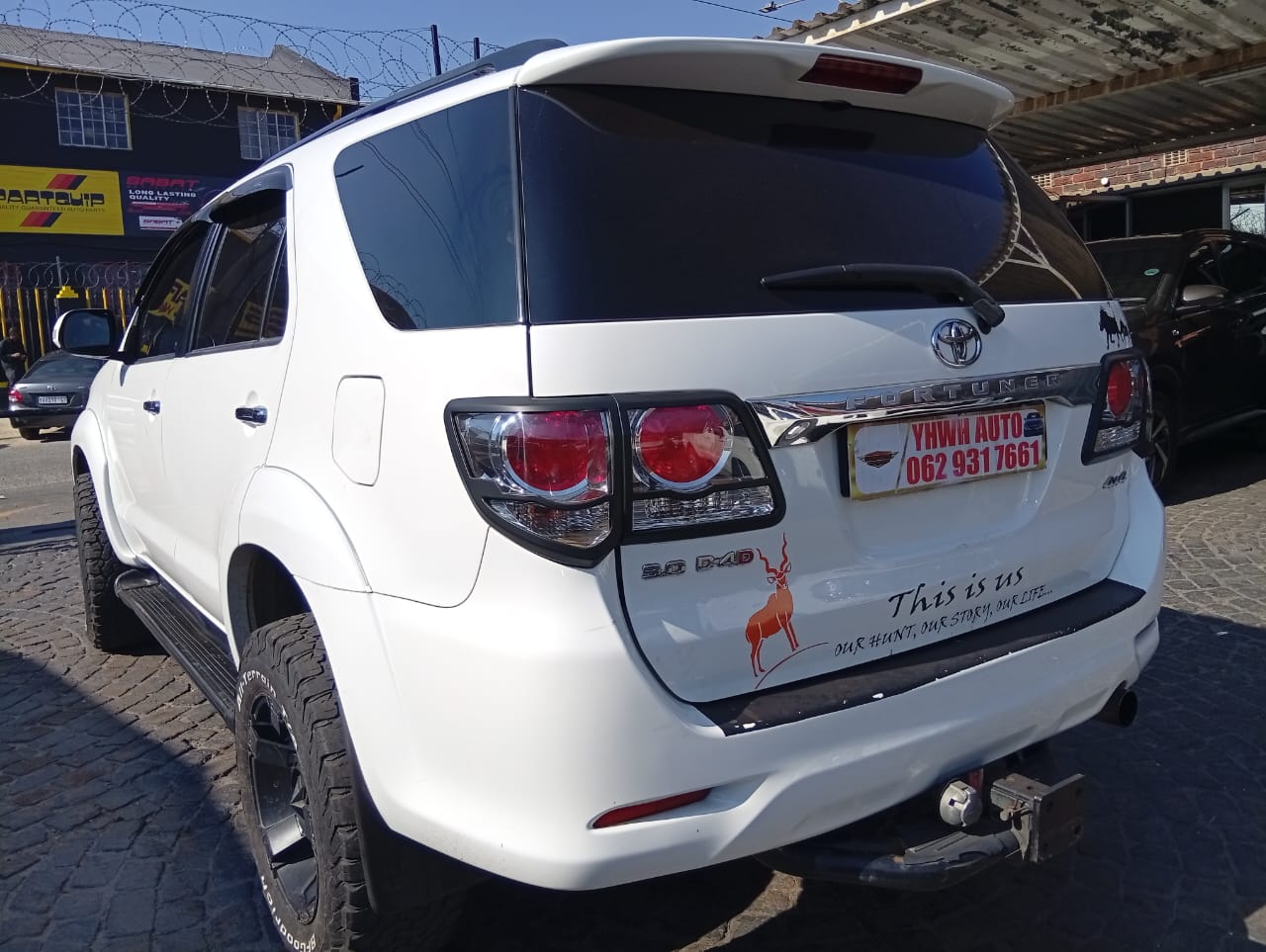 2015 Toyota Fortuner 4X4 3.0 SUV 7Seater D4D Diesel MINT Manual 165,000km Leathe