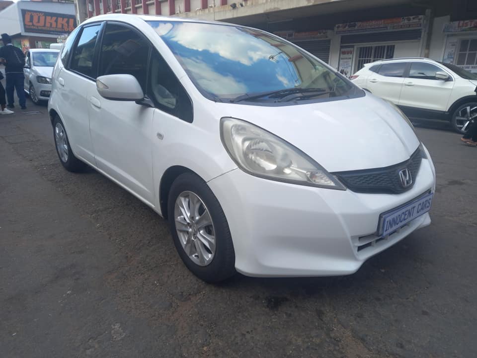 2012 HONDA JAZZ 1.3 PETROL, MANUAL TRANSMISSION, WHITE COLOUR