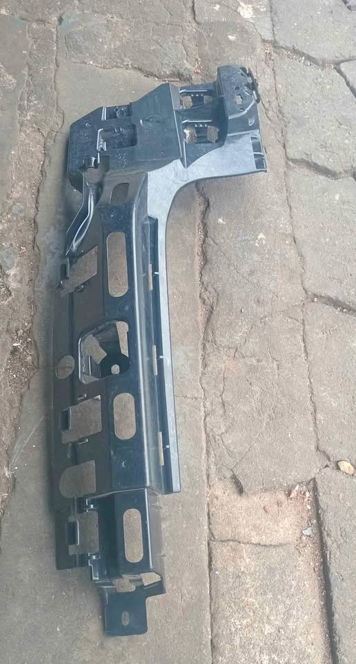 NEW BMW 3 G20 REAR LEFT BUMPER BRACKET 3 ORIGINAL - Private Seller NEW BMW 3 G20 REAR LEFT BUMPER BRACKET 3 ORIGINAL - Private Seller