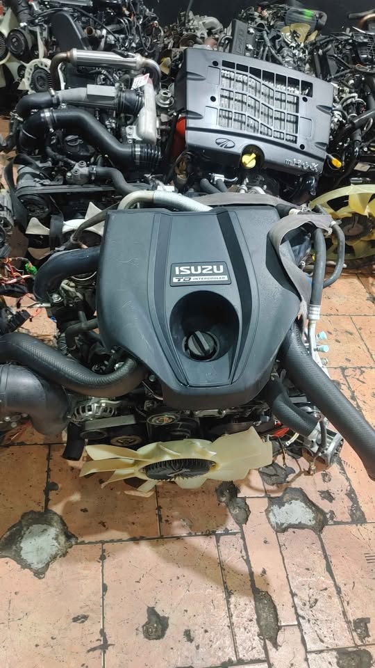 ISUZU KB250 4JK1 BLACK TOP D-MAX ENGINE FOR SALE - Private Seller ISUZU KB250 4JK1 BLACK TOP D-MAX ENGINE FOR SALE - Private Seller