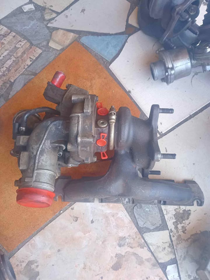 Exhaust manifold with turbocharger Seat Leon (1P1) 1.8TSI 118kW manufactured 2009 06J145701J - Private Seller Exhaust manifold with turbocharger Seat Leon (1P1) 1.8TSI 118kW manufactured 2009 06J145701J - Private Seller