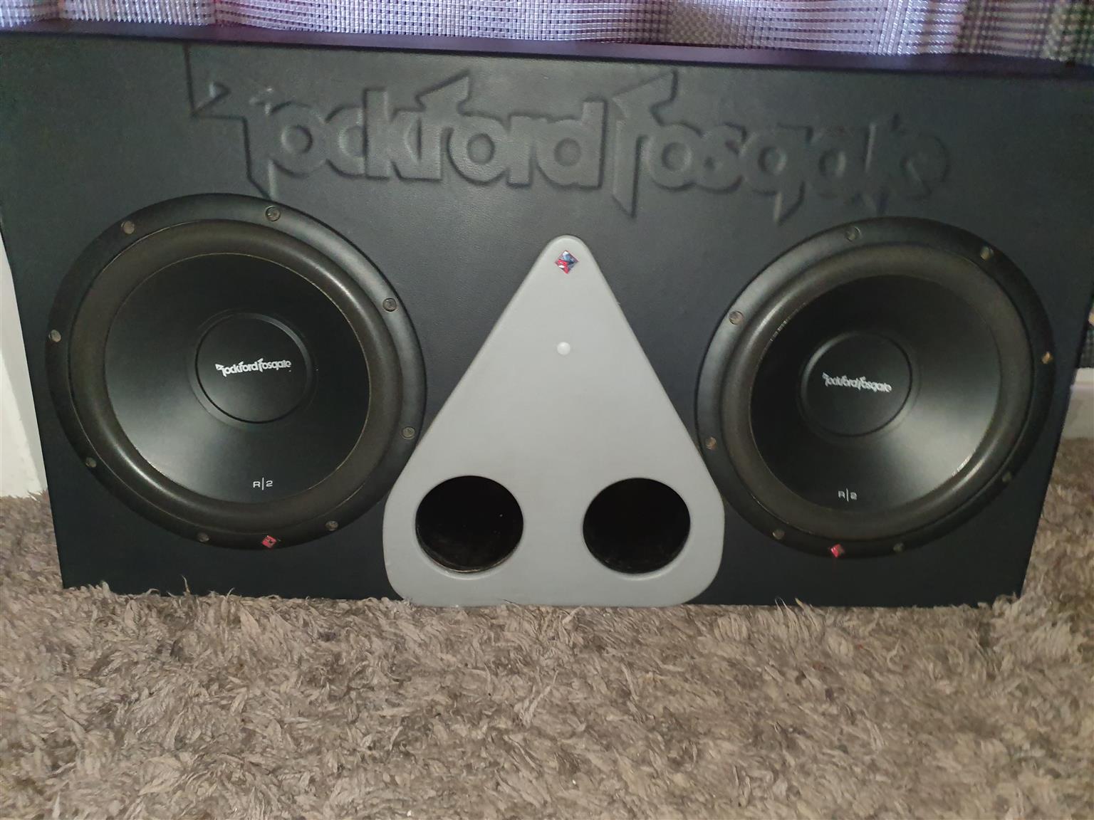 amplifier for 2 12 inch subs