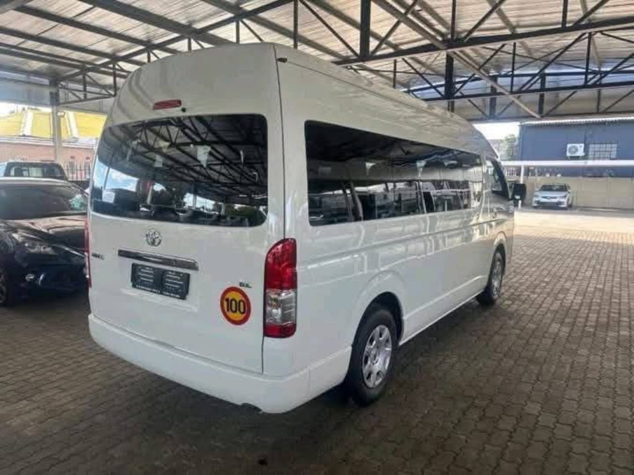Toyota Quantum 2.5D 4D GL 14 seater bus
