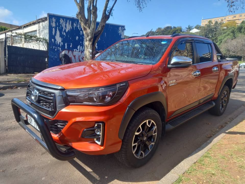 2020 Toyota Hilux 2.8 GD6 DIESEL LEGEND 50 D-CAB, AUTOMATIC, Orange, Service book.