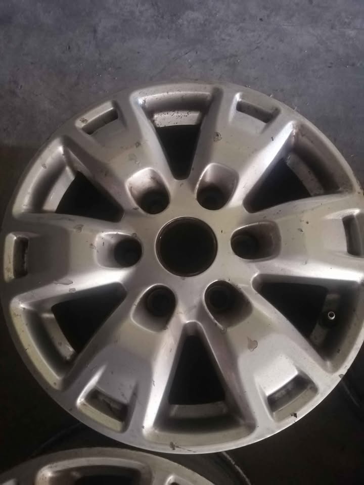 Ranger mag rims & Continental 255 70 16 LX