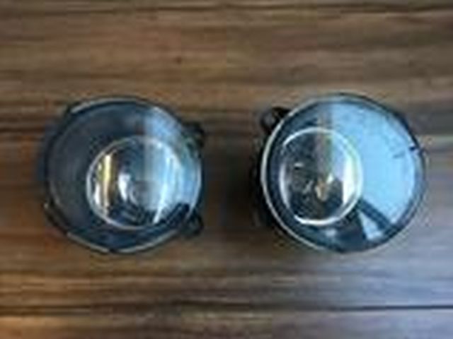 Discovery 2 Face Lift Front Fog Light - Used each