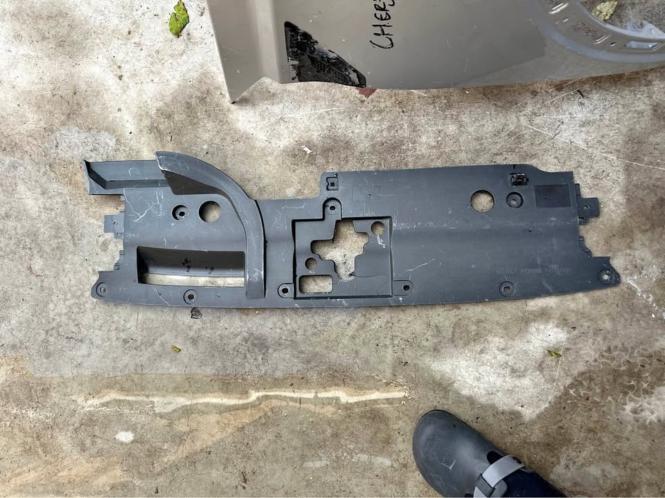 Ford Everest Ranger OEM radiator Panel Cover Front Upper 2023-Onwards - Private Seller Ford Everest Ranger OEM radiator Panel Cover Front Upper 2023-Onwards - Private Seller