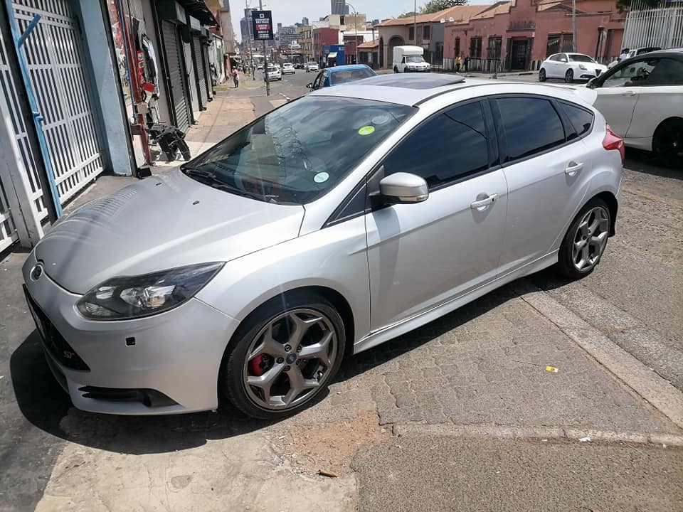 2013 Ford Focus 2.0 ST Hatchback Sunroof leather seat