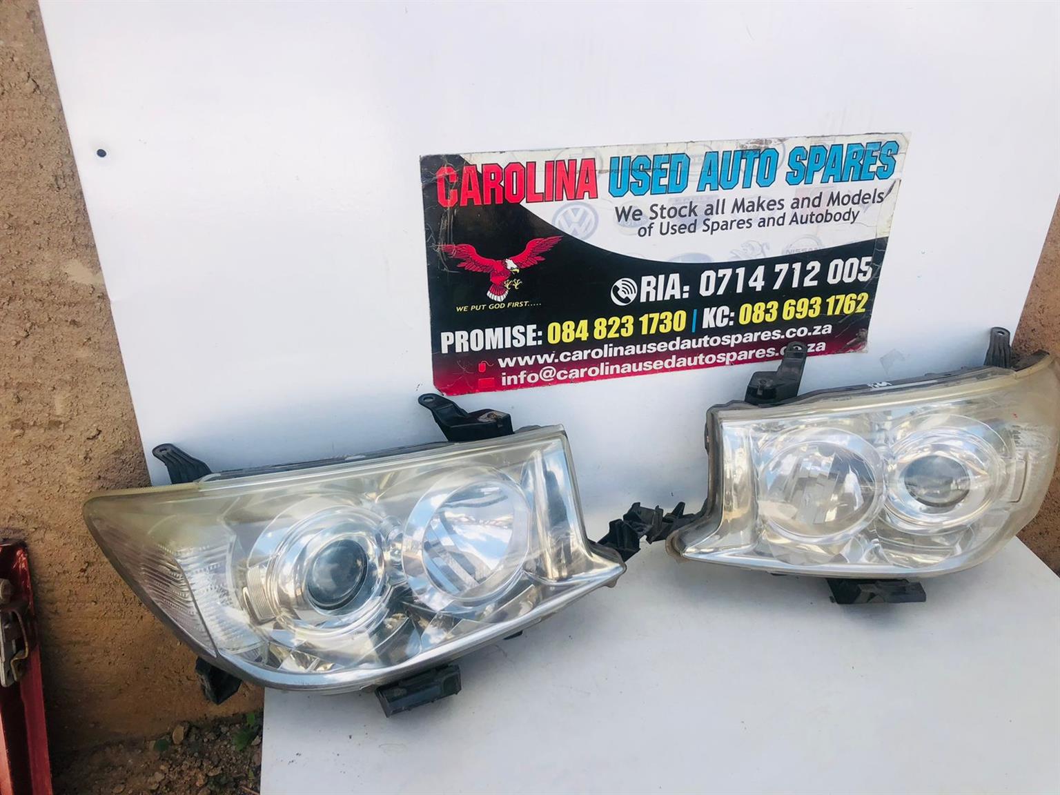 Toyota Fortuner D4D left and right headlights - Private Seller Toyota Fortuner D4D left and right headlights - Private Seller