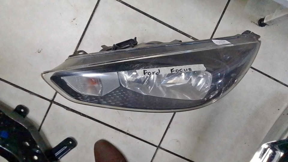 Ford focus headlights - Private Seller Ford focus headlights - Private Seller
