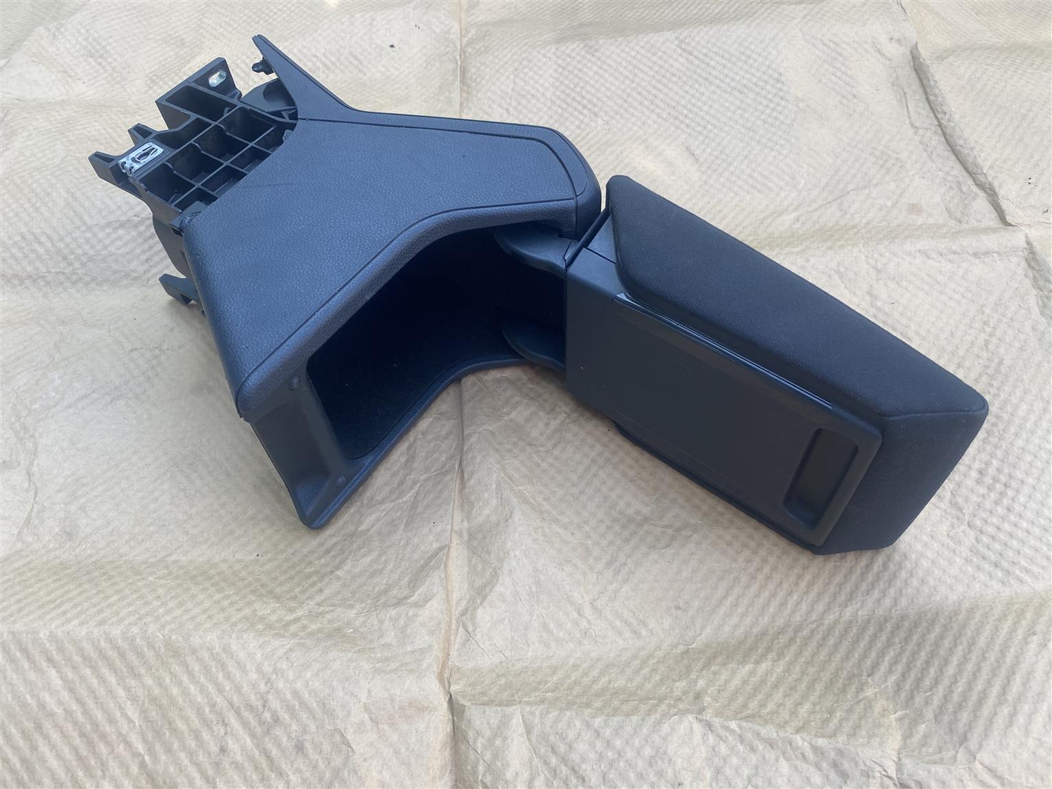 2021 VW POLO 8 CENTER ARM REST FOR SALE. IN PRISTINE CONDITION