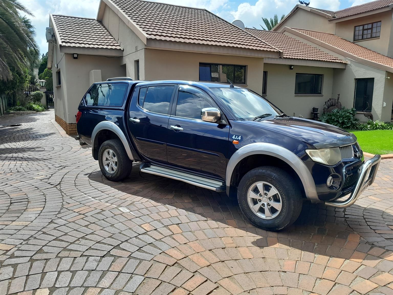 2010 Mitsubishi Triton 4X4 AT Double Cab 2010 Mitsubishi Triton 4X4 AT Double Cab