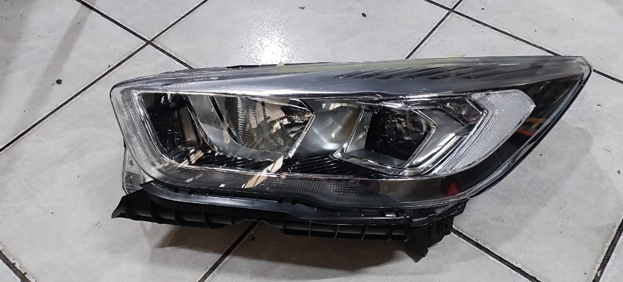 FORD KUGA LHS HEADLIGHT 2019 - Private Seller