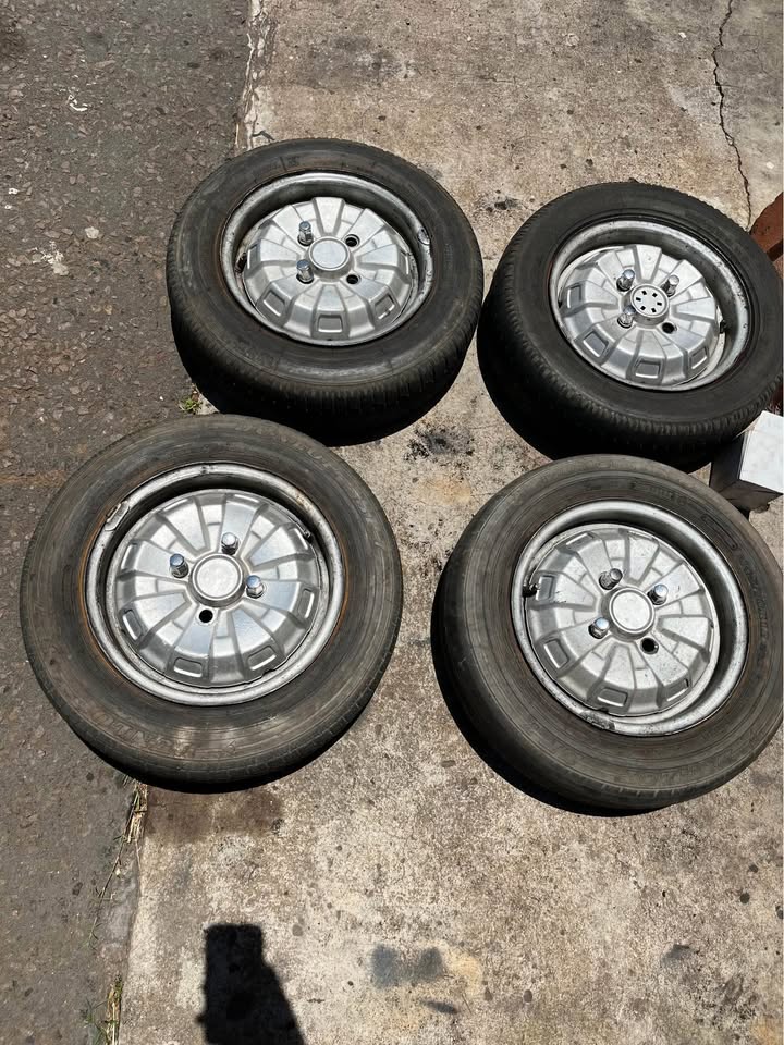 Mini GTS Original Standard Wheels & Hub Caps