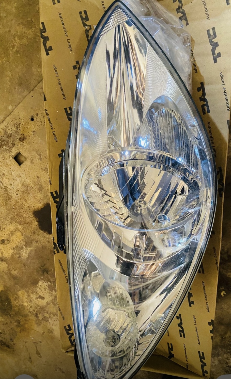 Hyundai I20 Headlamp Right Side Manual 2009-2012 - Private Seller