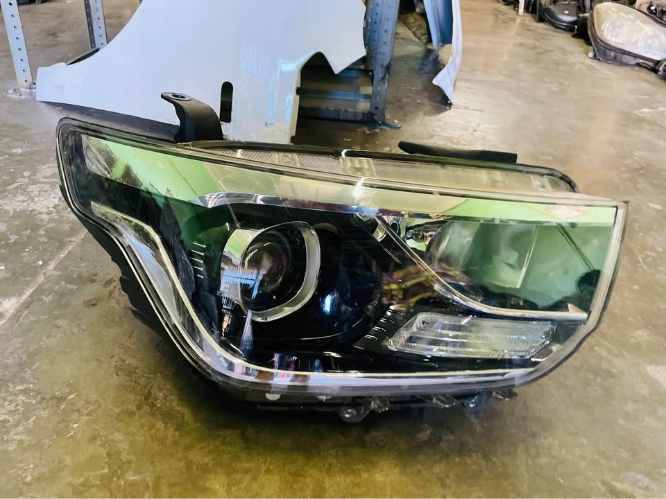 Hyundai H1 LED headlight - Private Seller Hyundai H1 LED headlight - Private Seller