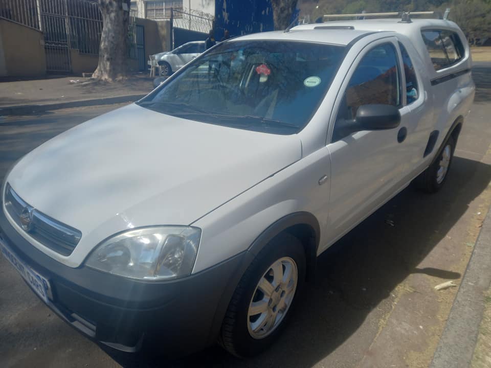 2010  CORSA BAKKIE 1.4 ENGINE PETROL, MANUAL, MILEAGE 105000KMS, WHITE COLOR, PRICE 78,000.