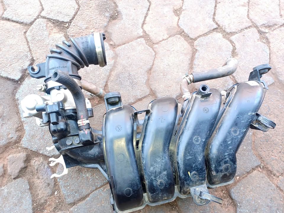 Toyota Rumion intake manifold and throttle body for Sale - Private Seller Toyota Rumion intake manifold and throttle body for Sale - Private Seller