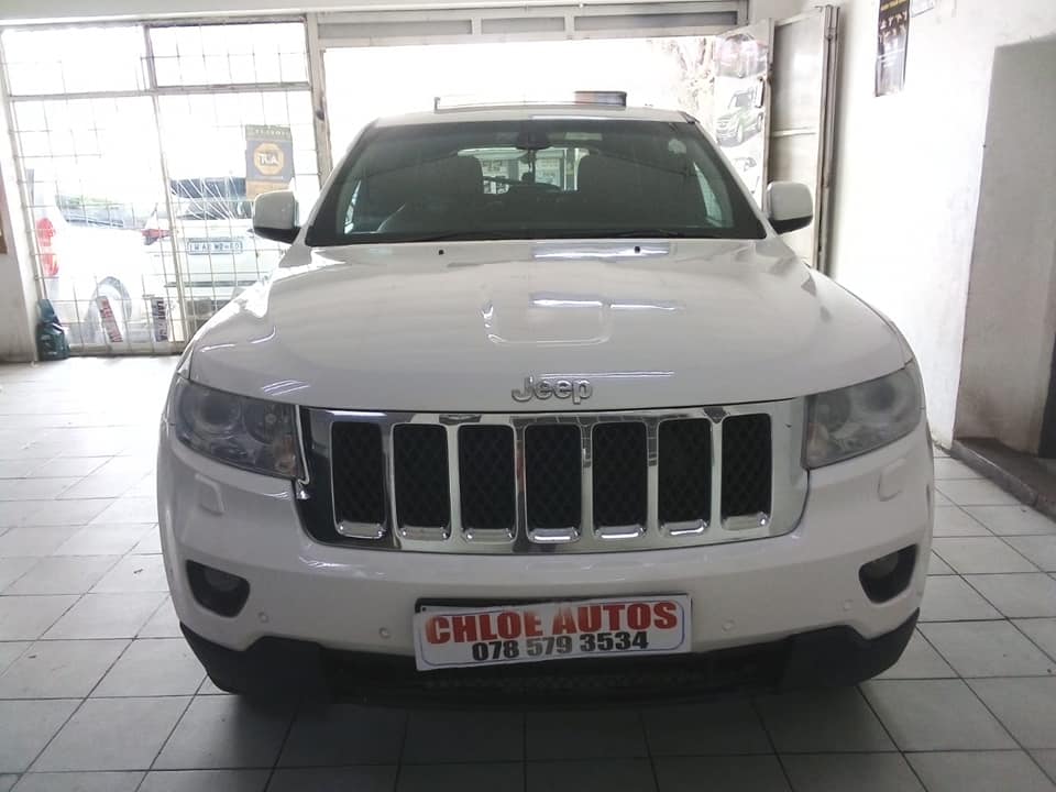 2012 Jeep grand Cherokee 3.0LCRD 4x4 AUTO white color Sunroof Reverse Camera  PDC Sensors  Leather s