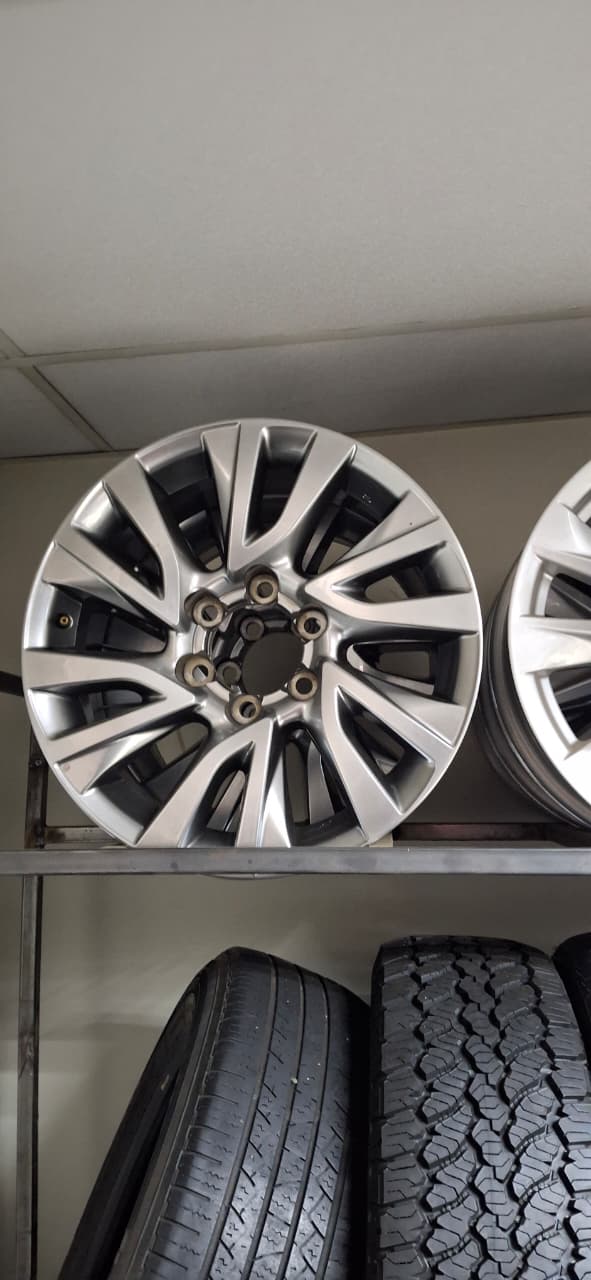Toyota Fortuner 18inch GD6 original mag to use for spare wheel - Private Seller Toyota Fortuner 18inch GD6 original mag to use for spare wheel - Private Seller